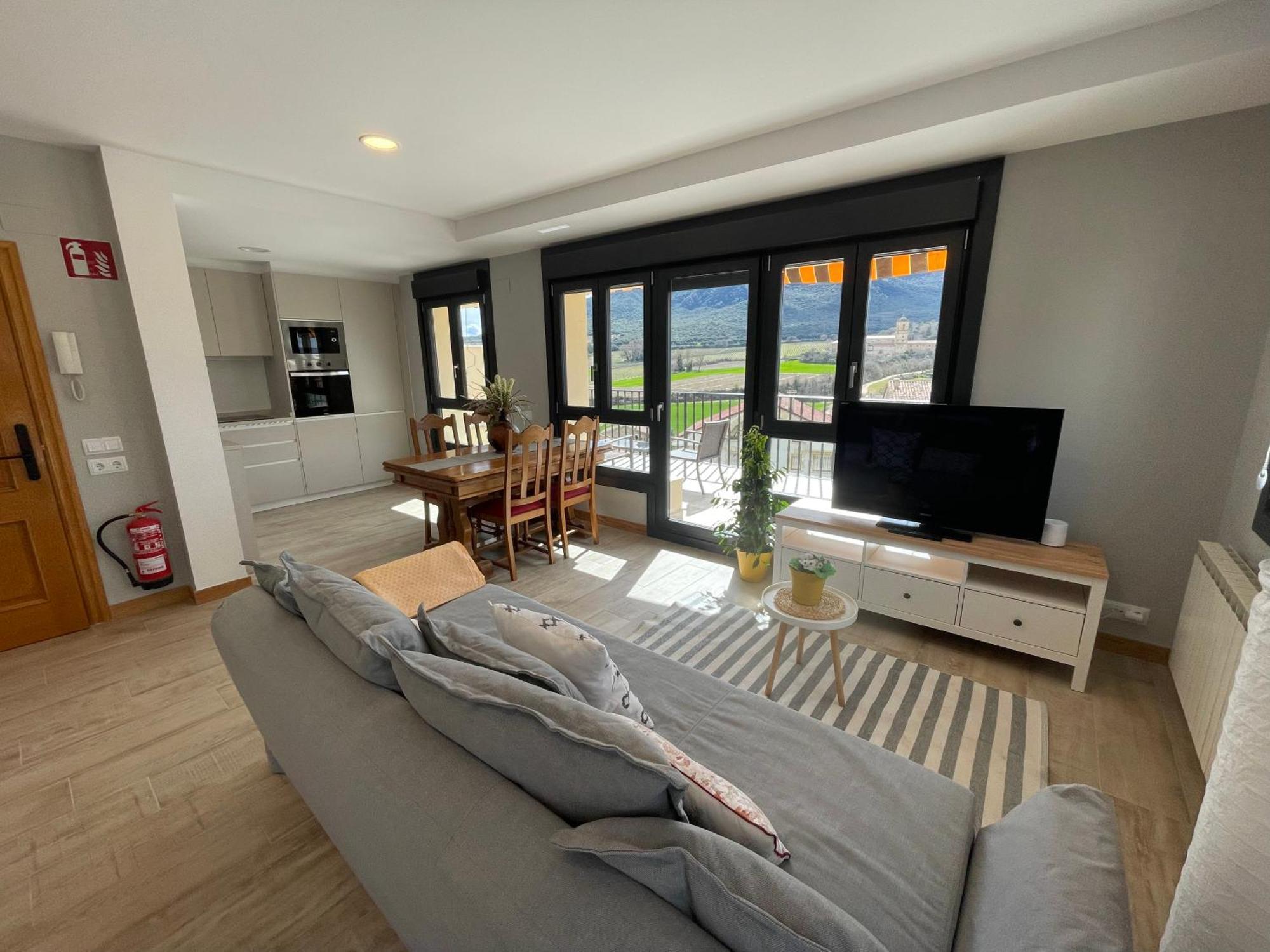 Apartamentos Montejurra Ayegui Exteriör bild