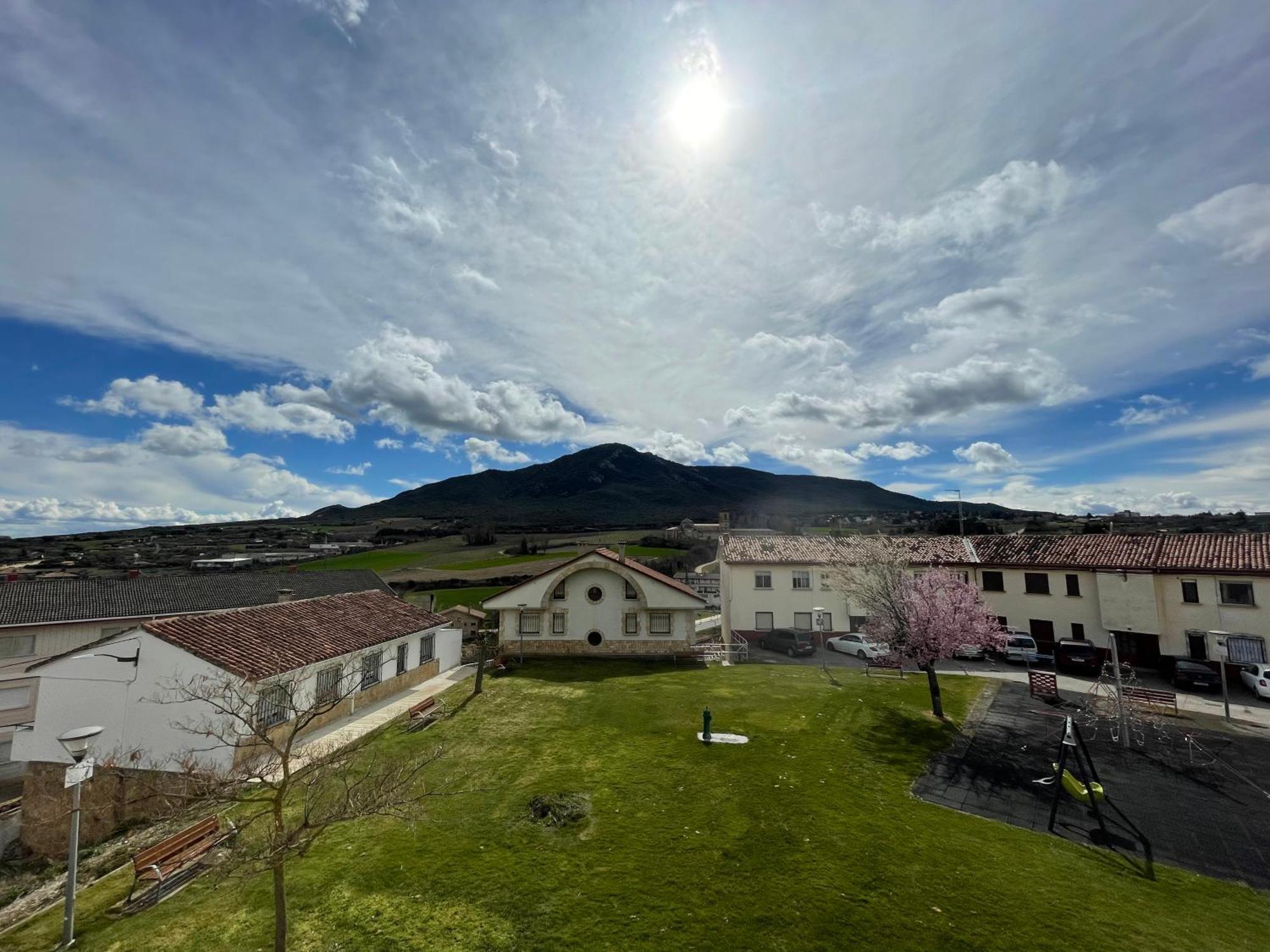 Apartamentos Montejurra Ayegui Exteriör bild